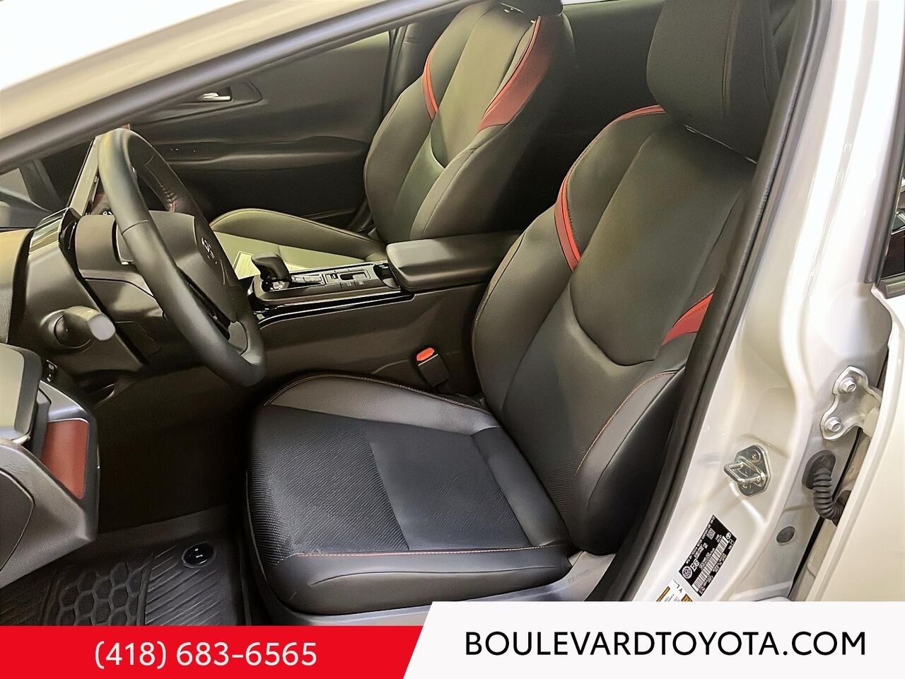2025 Toyota Prius hybride branchable 99682A-100 | XSE White Québec - photo #8