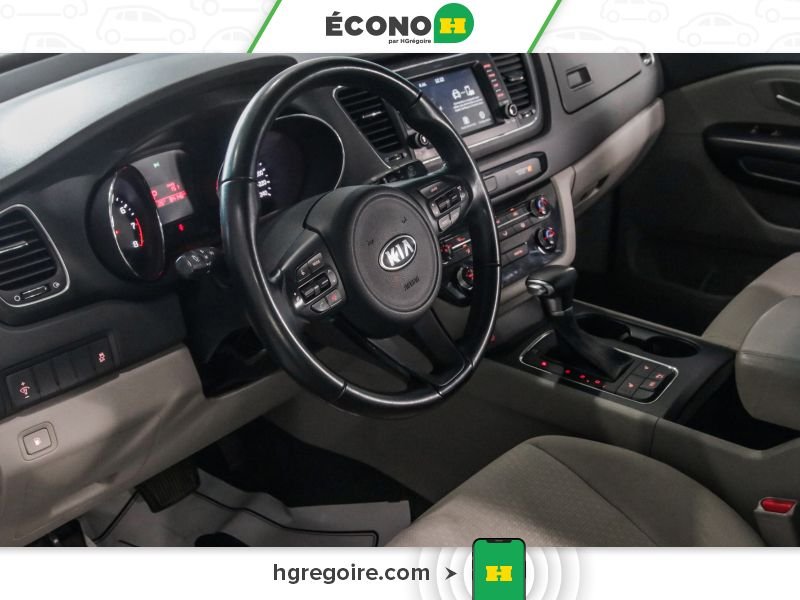 Kia Sedona 2017 Argent Laval - photo #16