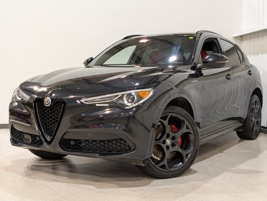 Alfa Romeo Stelvio Veloce AWD/Cuir rouge/Toit panoramique/Navigation 2023 Noir