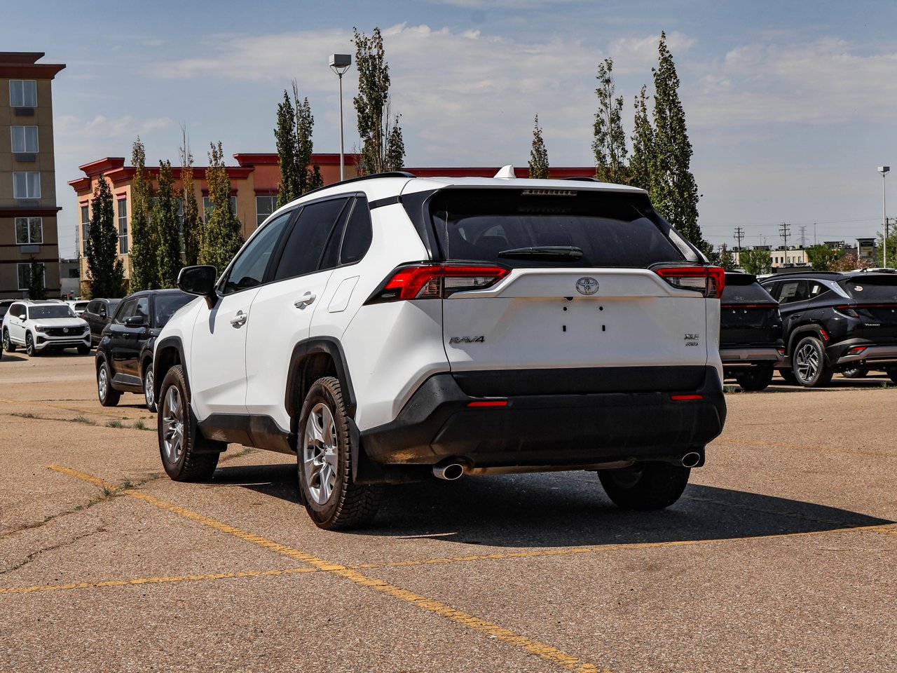 2024 Toyota RAV4 XLE AWD White Sherwood Park - photo #5