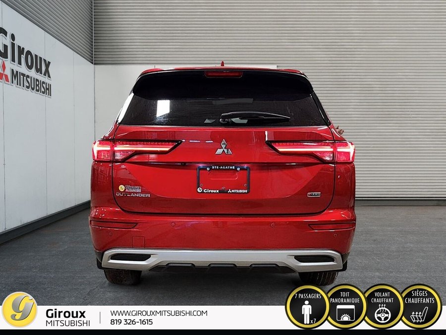 2023 Mitsubishi Outlander SE S-AWC Red
