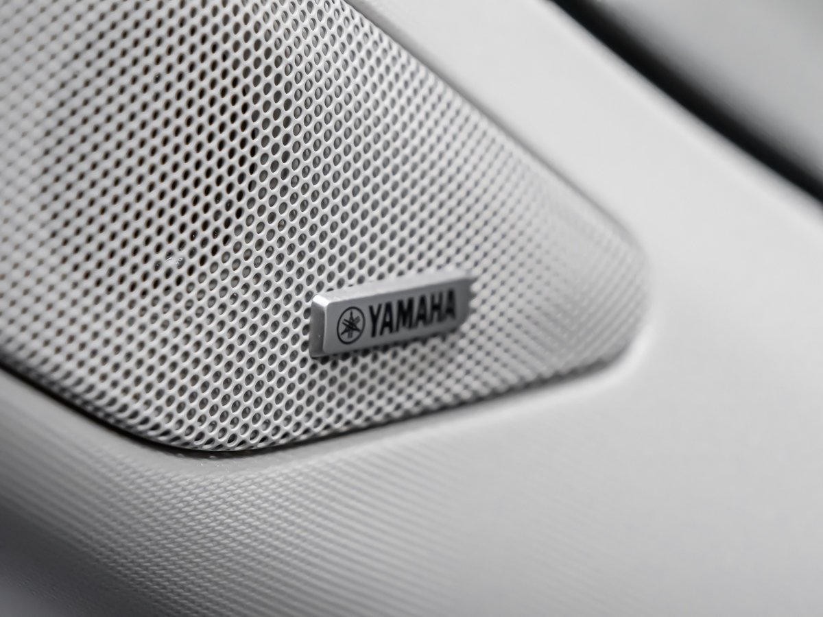 Mitsubishi Outlander PHEV SE 2026 Fini taillé diamant Blanc de qualité supérieure Montréal - photo #14