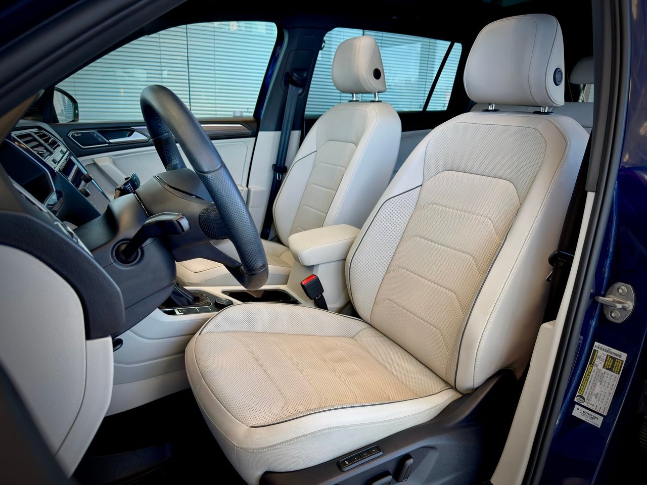 2024 Volkswagen Tiguan Blue Notre-Dame-des-Prairies - photo #19