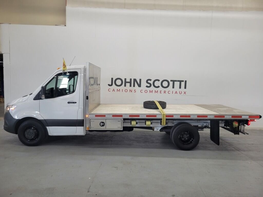 Mercedes-Benz 4500 4500 Standard Roof V6 170" 2022 Blanc Kirkland - photo #0