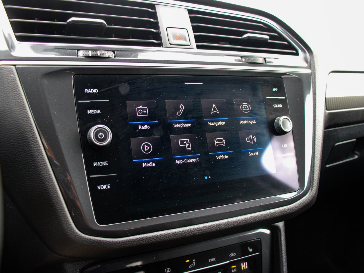 2024 Volkswagen Tiguan Comfortline 4MOTION Blue Sherwood Park - photo #22