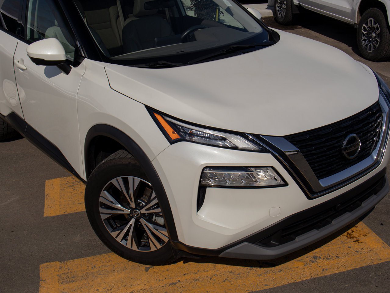 2021 Nissan Rogue AWD SV White Sherwood Park - photo #15