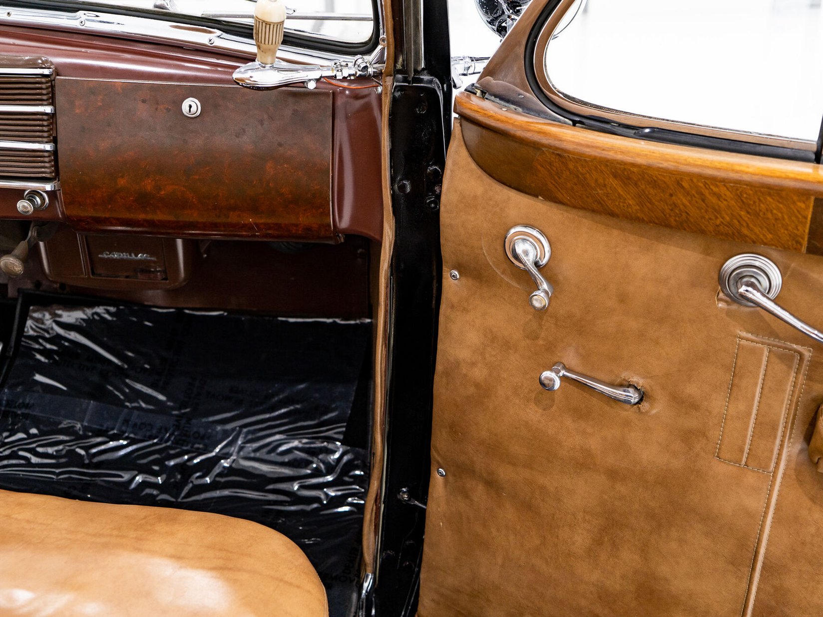Cadillac Series 90 **PRICE IN USD**1 of 13 V16 1938 Noir Montréal - photo #69