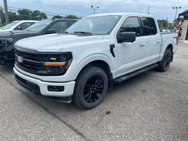 Ford F-150 XLT cabine SuperCrew 4RM caisse de 5,5 pi 2024 Gris