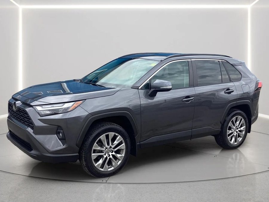 TOYOTA RAV4 XLE 2022 2022 Gris magnétique métallisé