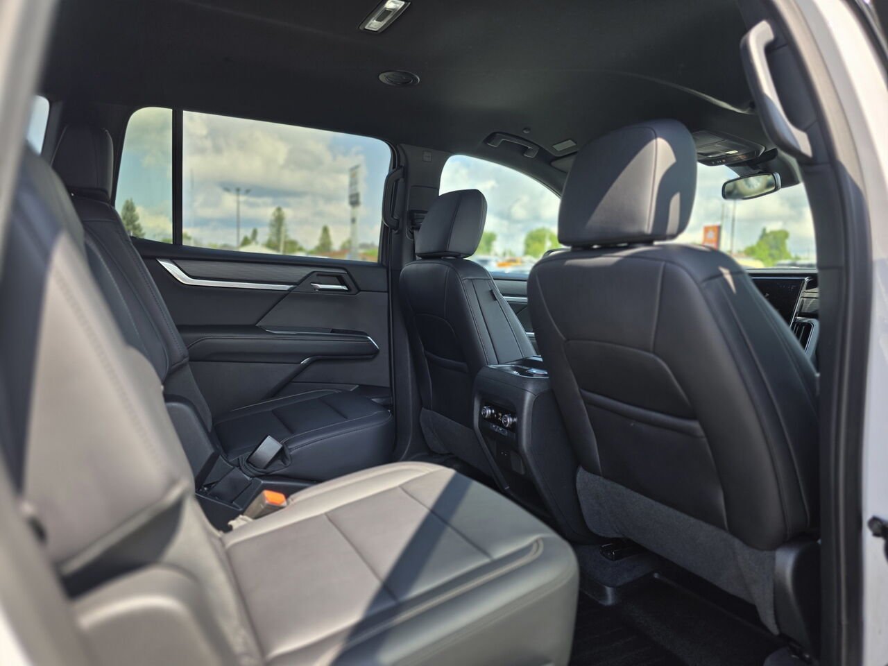 GMC Acadia Elevation 2024 Blanc Rouyn-Noranda - photo #47