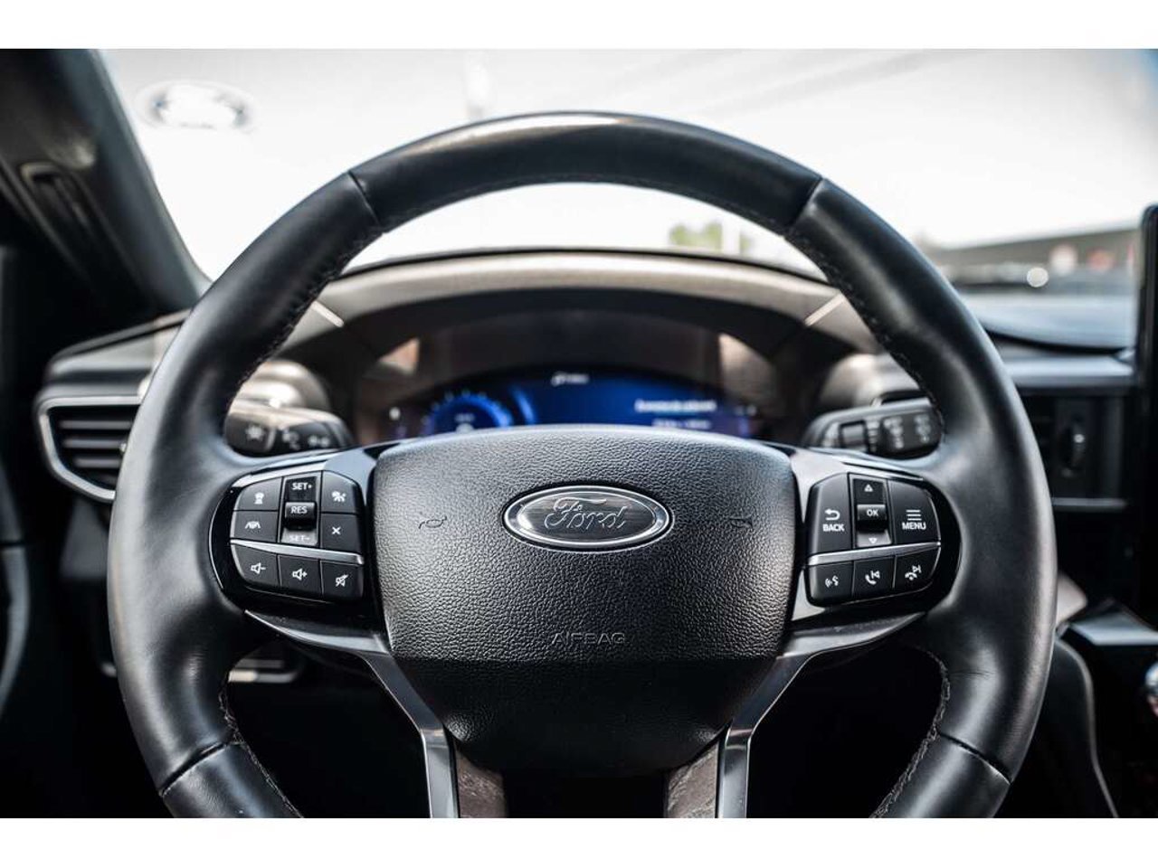 Ford Explorer 2023 Blanc Sainte-Julienne - photo #21