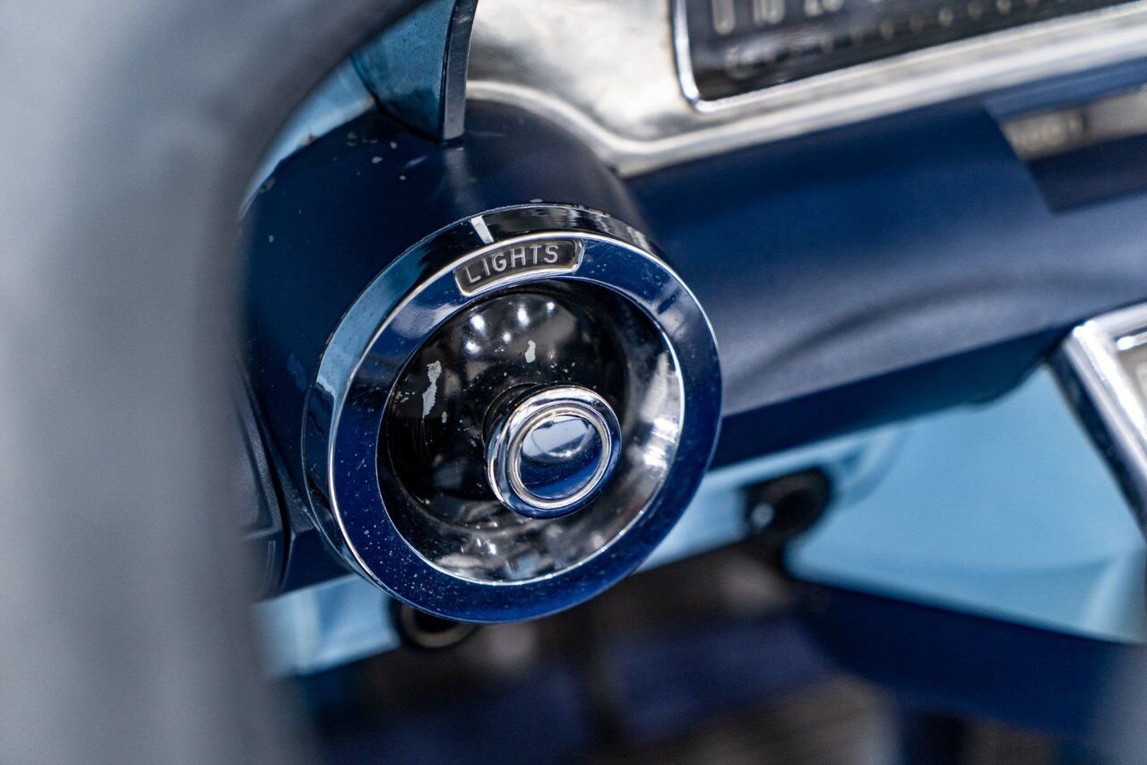 Buick Special 364/300HP NailHead 1 of only 2,056 | PRICE IN USD 1957 Bleu Montréal - photo #78