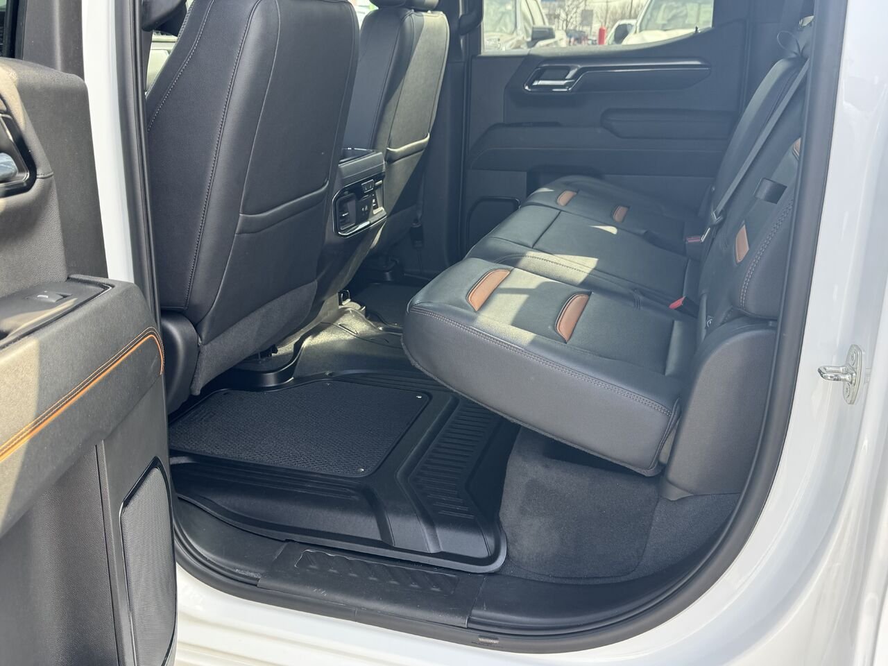 2023 GMC SIERRA 1500 AT4 AT4 cabine multiplace 4RM 157 po White Gatineau - photo #14
