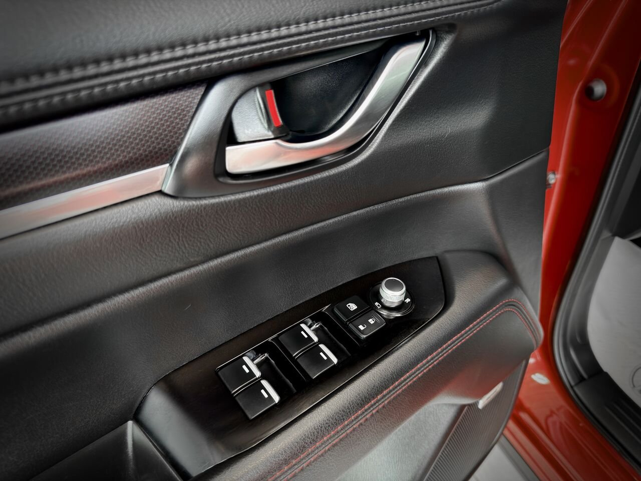 2022 Mazda CX-5 Red Notre-Dame-des-Prairies - photo #18