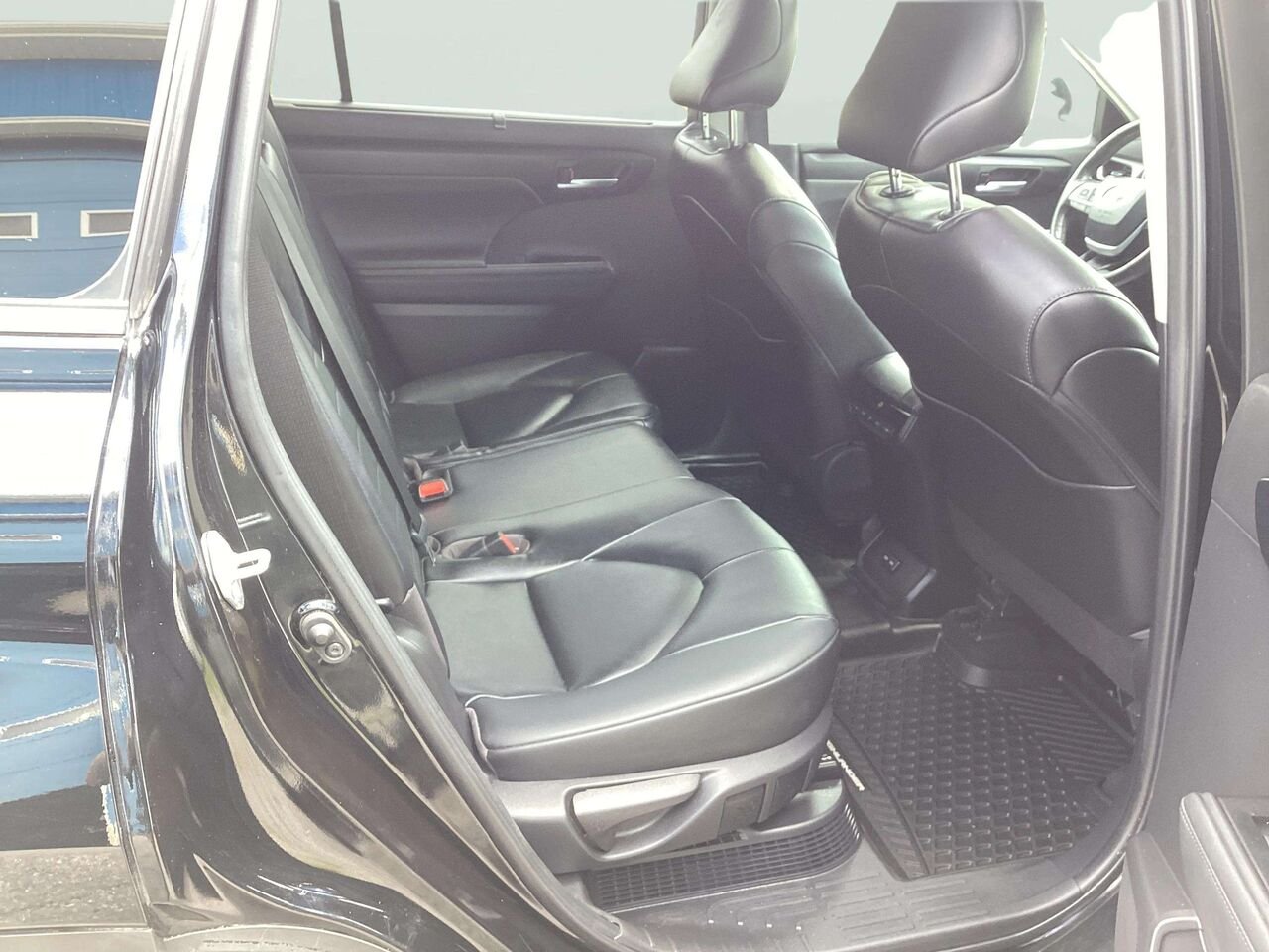 2023 Toyota Highlander XLE AWD Black Gatineau - photo #18