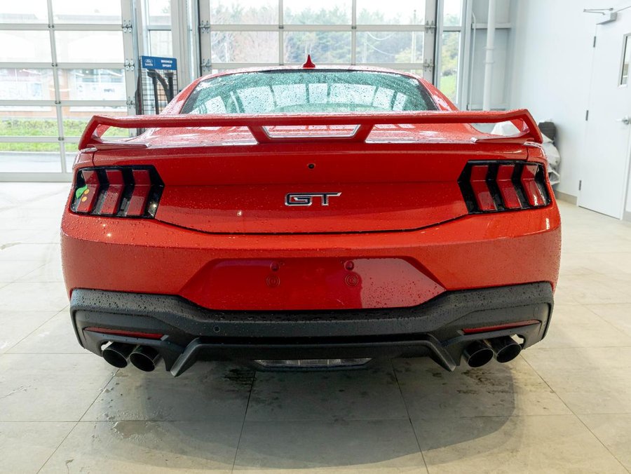 Ford Mustang 2026 2026 Magenta fusion métallisé 3 couches