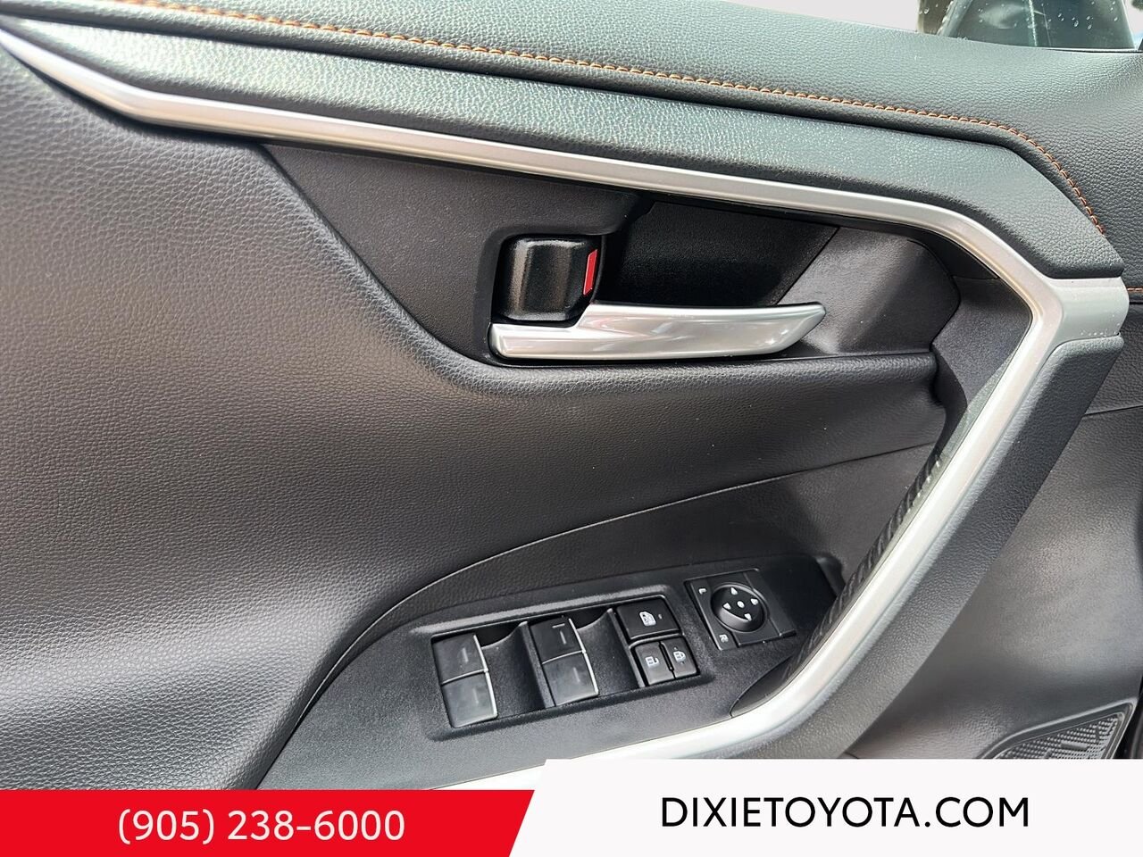 2024 Toyota RAV4 TRAIL AWD / HEATED SEATS / LEATHER SURFACE / MOONROOF / ALLOY WHEELS / CARPLAY AND ANDROID AUTO Black Mississauga - photo #7
