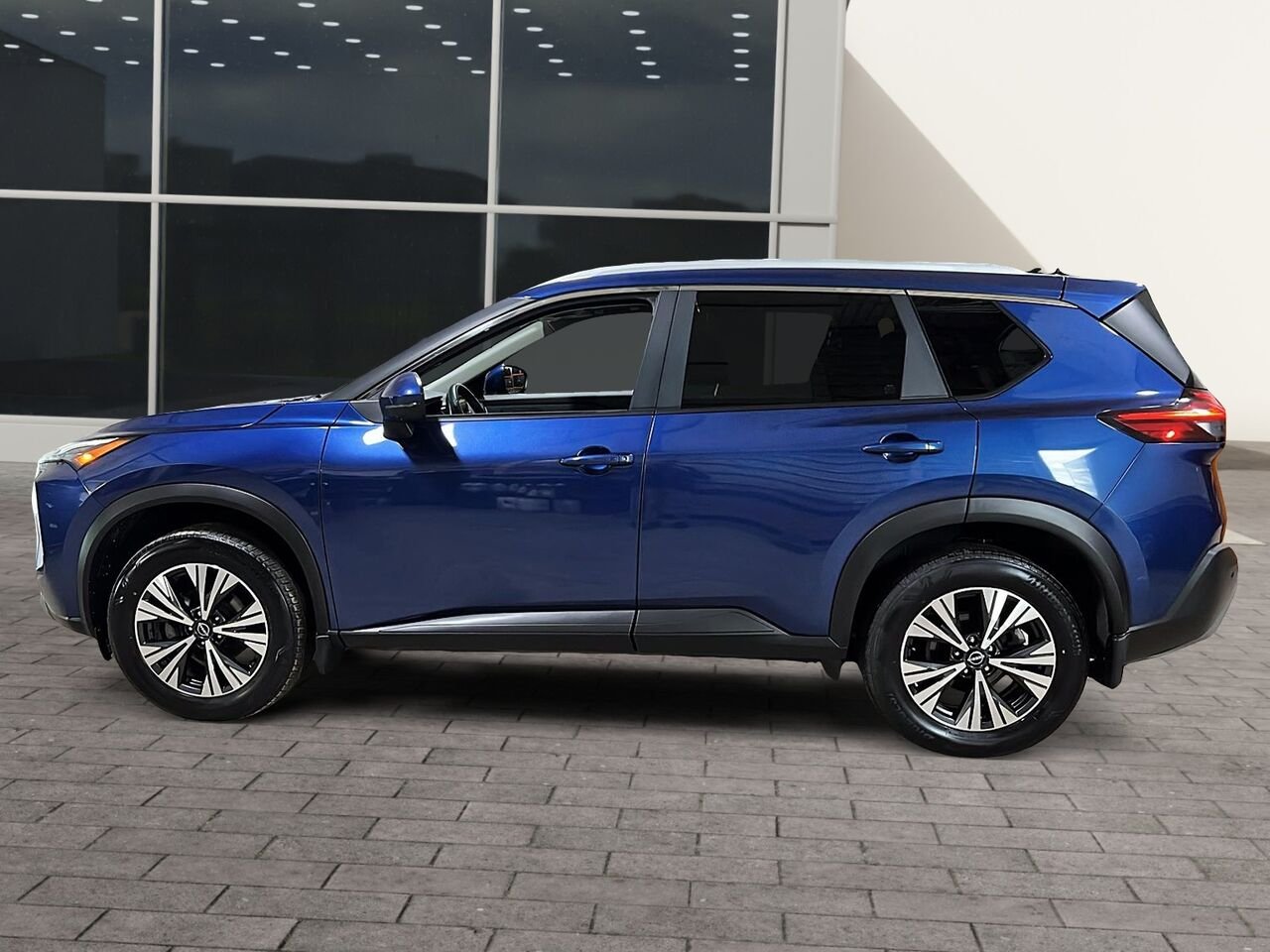 2023 Nissan Rogue SV TI Blue Québec - photo #4