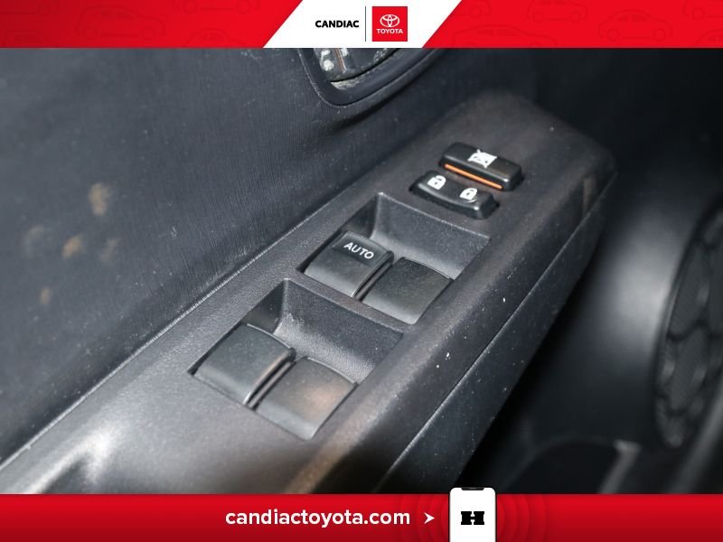 2014 Toyota Yaris Green Saint-Eustache - photo #15