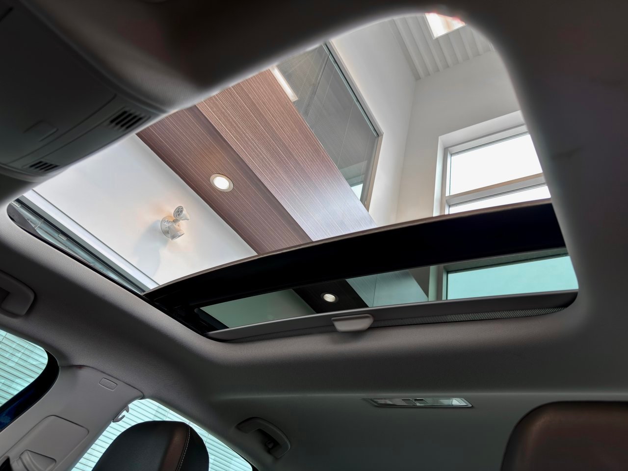 Volkswagen Jetta 2025 Gris Notre-Dame-des-Prairies - photo #15