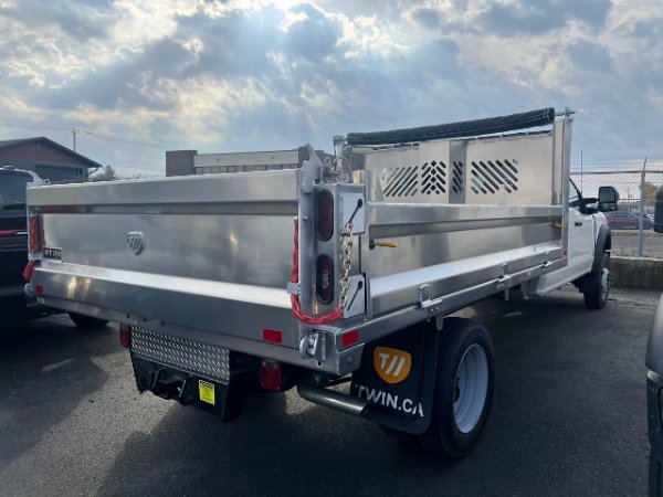 Ford Super Duty F-550 DRW XLT CABINE 6 PLACES 4RM 203 PO DCE DE 84 PO 2024 Blanc Oxford Châteauguay - photo #2