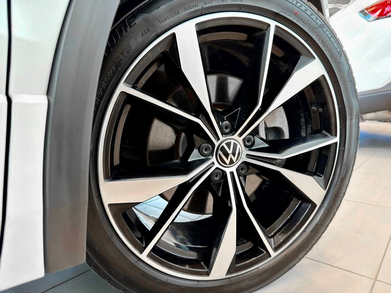 2024 Volkswagen Tiguan White Notre-Dame-des-Prairies - photo #13