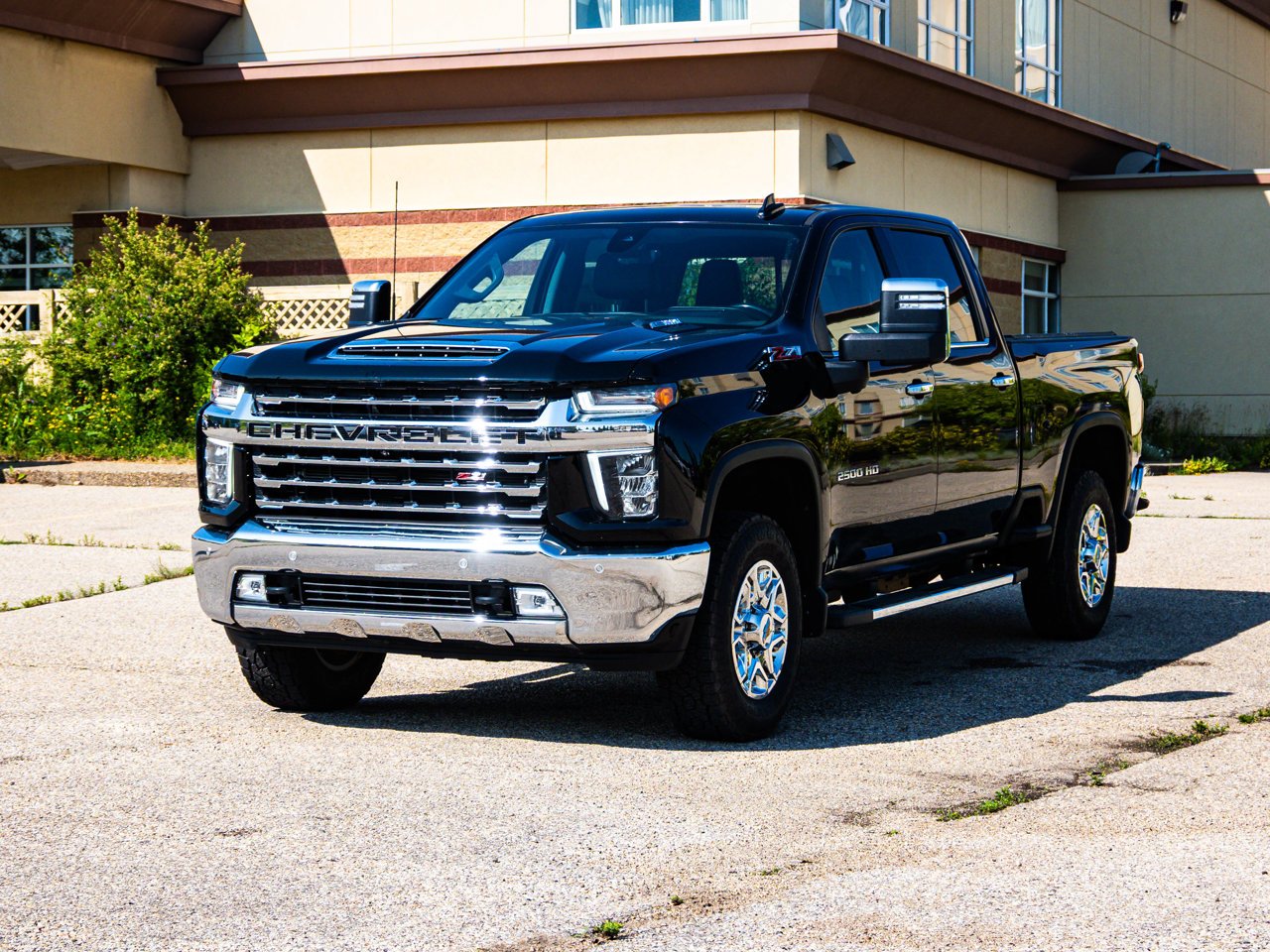 2022 Chevrolet Silverado 2500HD 4WD Crew Cab 159 LTZ Black Sherwood Park - photo #3