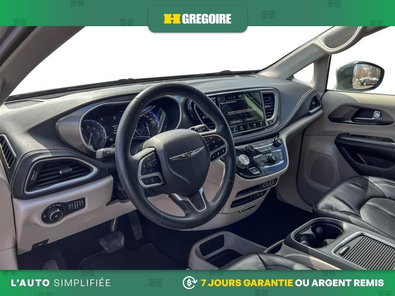 2022 Chrysler Pacifica Grey Laval - photo #15