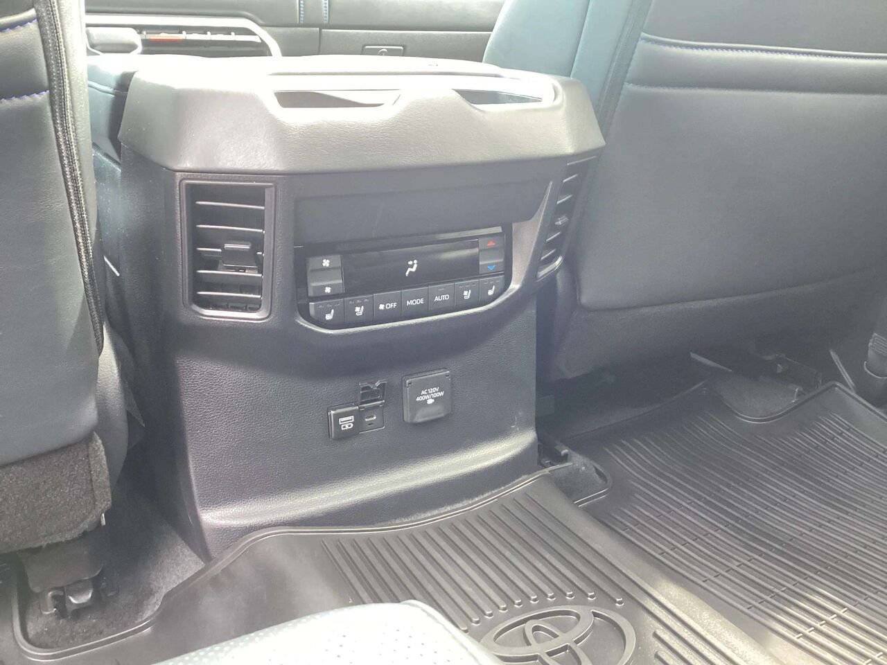 Toyota Sequoia 2025 Gris Gatineau - photo #16