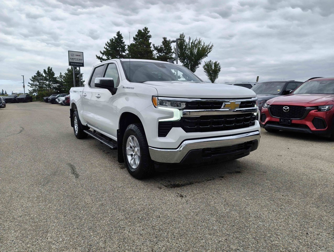 2022 Chevrolet Silverado 1500 4WD Crew Cab 147 LT White Sherwood Park - photo #5