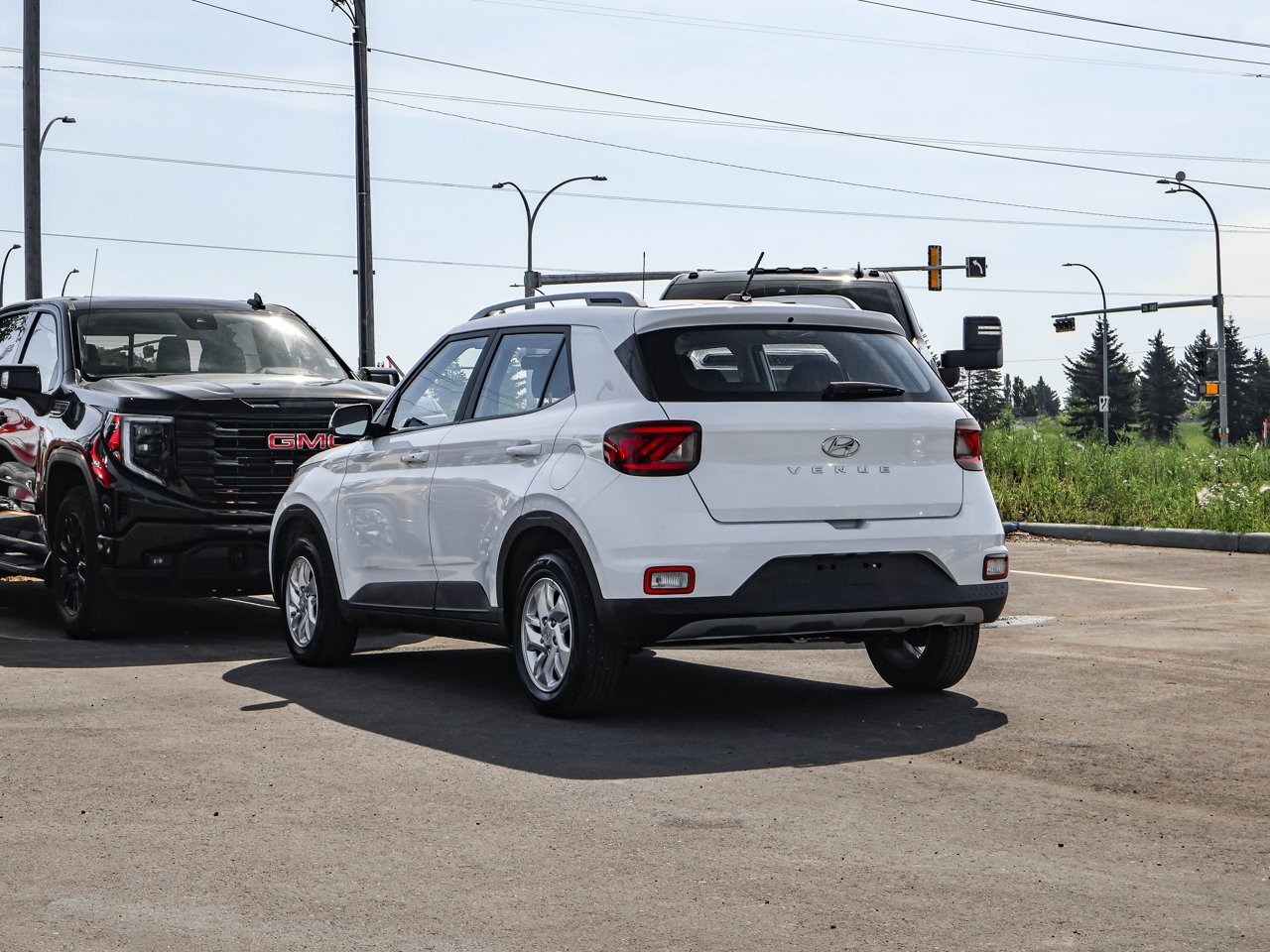 2025 Hyundai Venue Preferred IVT White Sherwood Park - photo #5