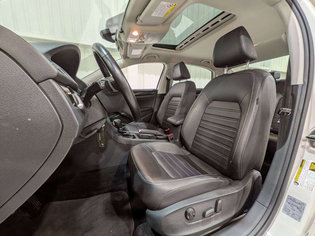 2014 Volkswagen Passat 4dr Sdn 1.8 TSI Man Comfortline White Val-David - photo #1