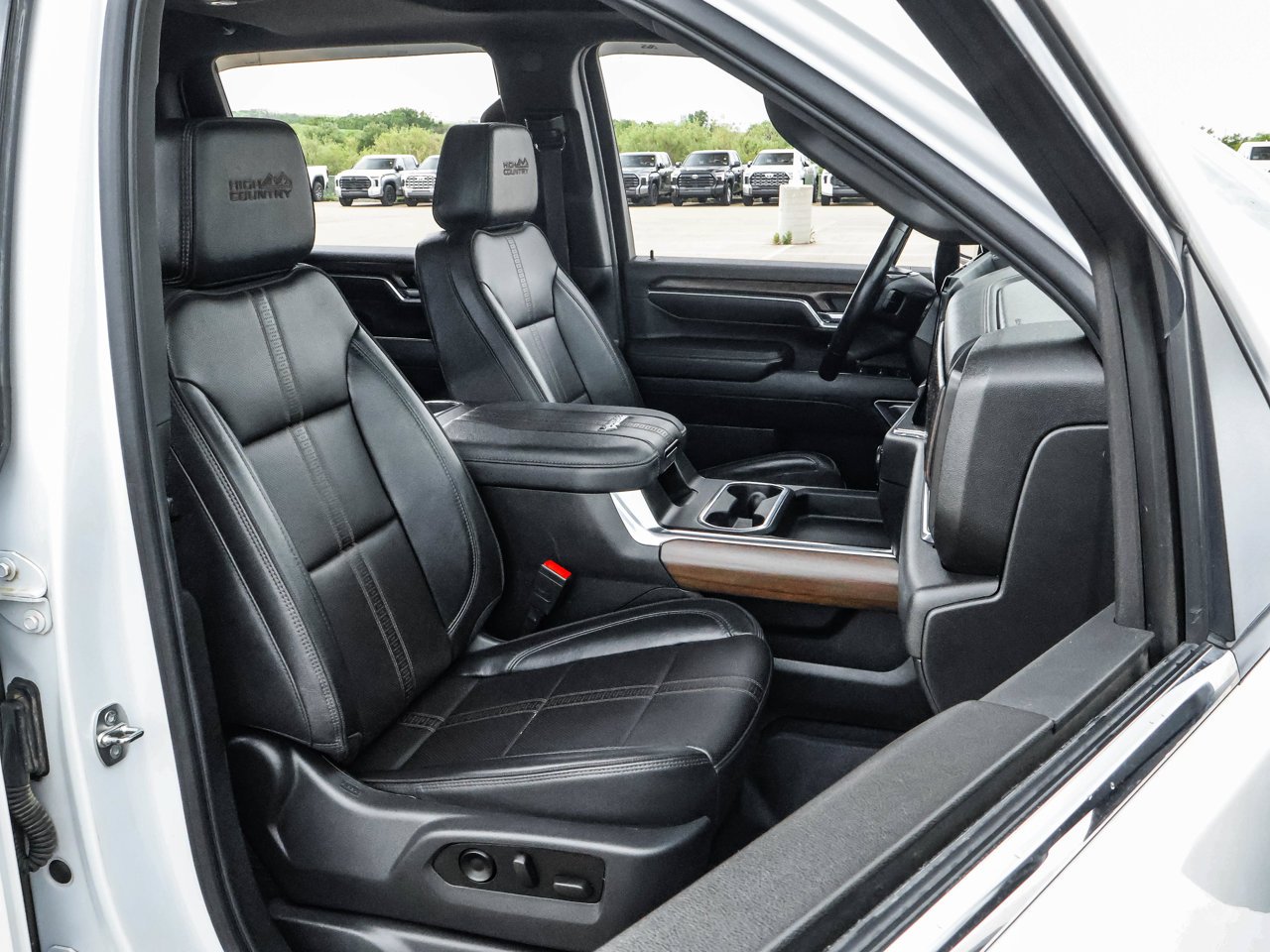 2024 Chevrolet Silverado 3500HD 4WD Crew Cab 159 High Country White Sherwood Park - photo #14
