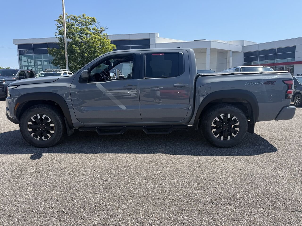 NISSAN FRONTIER PRO-4X SV cabine double caisse longue 4x4 2022 Argent Ottawa & Gatineau - photo #11