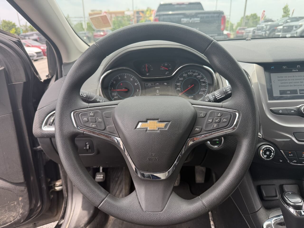 CHEVROLET CRUZE LT LT 1.4L à hayon 4 portes avec 1SD 2017 Noir Gatineau - photo #2