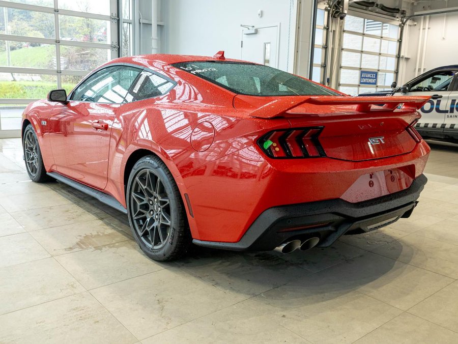 Ford Mustang 2026 2026 Magenta fusion métallisé 3 couches