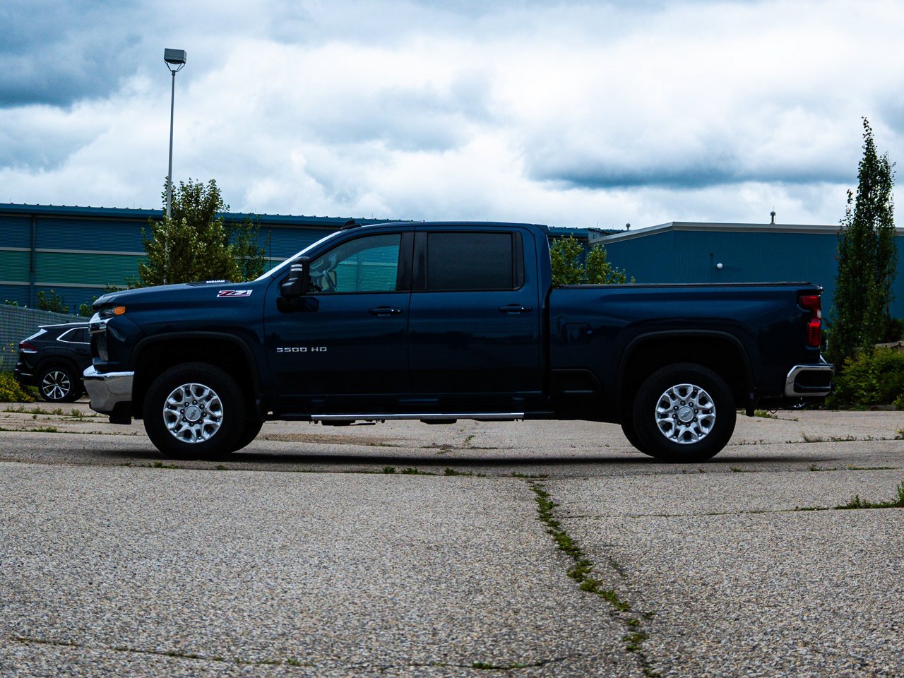 2020 Chevrolet Silverado 3500HD 4WD Crew Cab 159 LT Blue Sherwood Park - photo #9