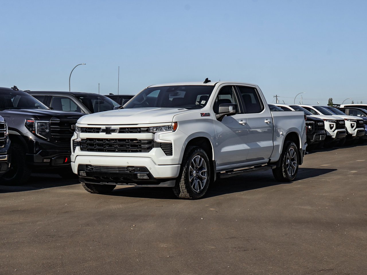 2024 Chevrolet Silverado 1500 4WD Crew Cab 147 RST White Sherwood Park - photo #3