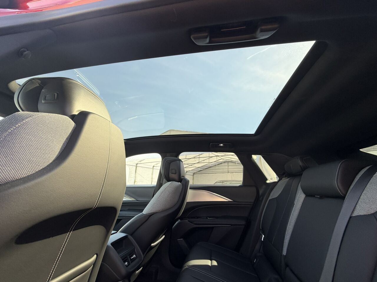 2024 Cadillac LYRIQ Tech FINANCEMENT À PARTIR DE 0.99% Red Laval - photo #17