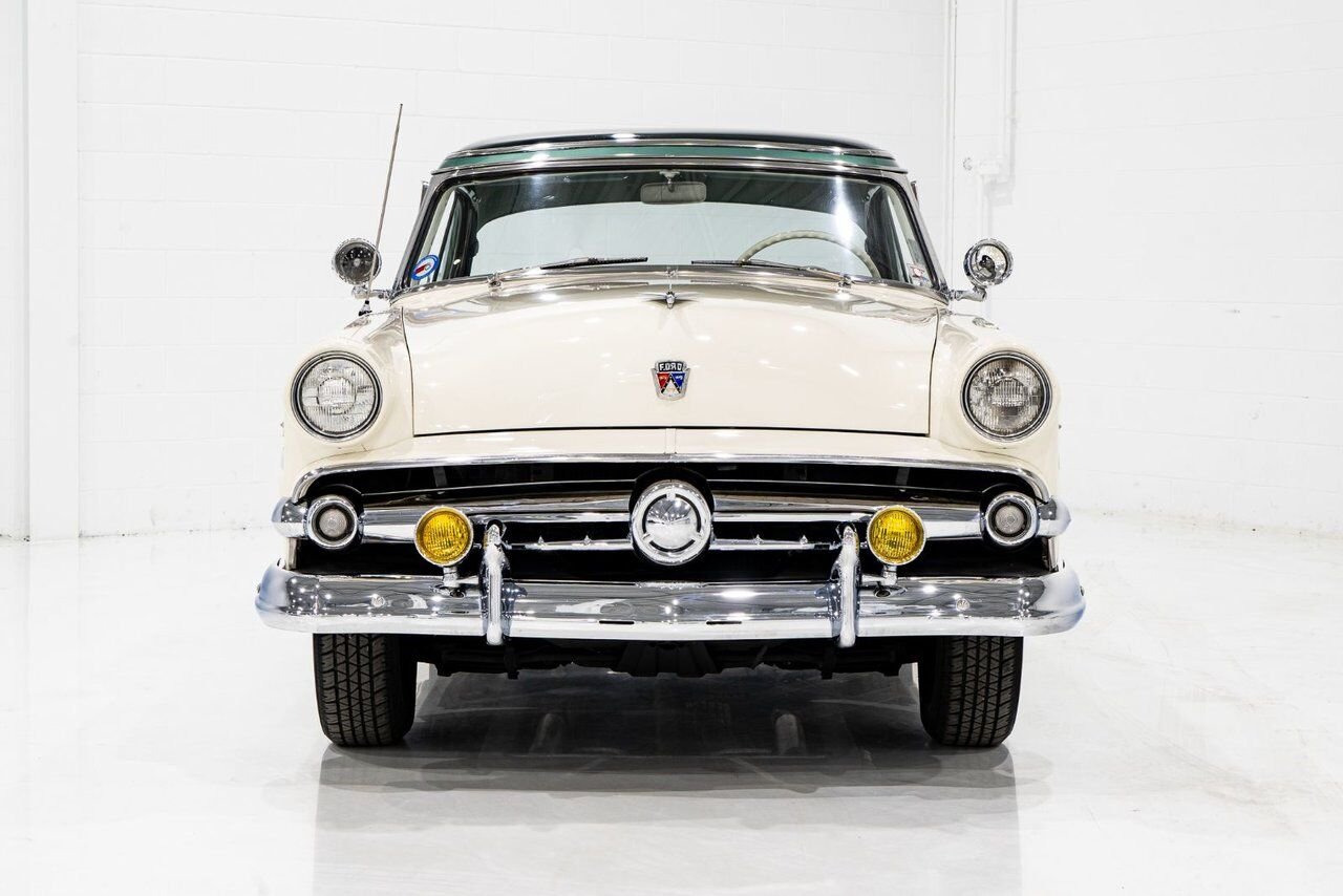 Ford Crestline Skyliner rare glass top long term ownership 1954 Blanc Montréal - photo #2