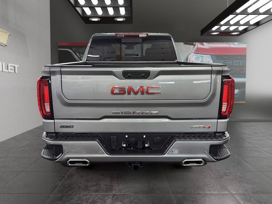 GMC Sierra 1500 AT4 cabine multiplace 4RM 157 po 2026 Argent métallisé