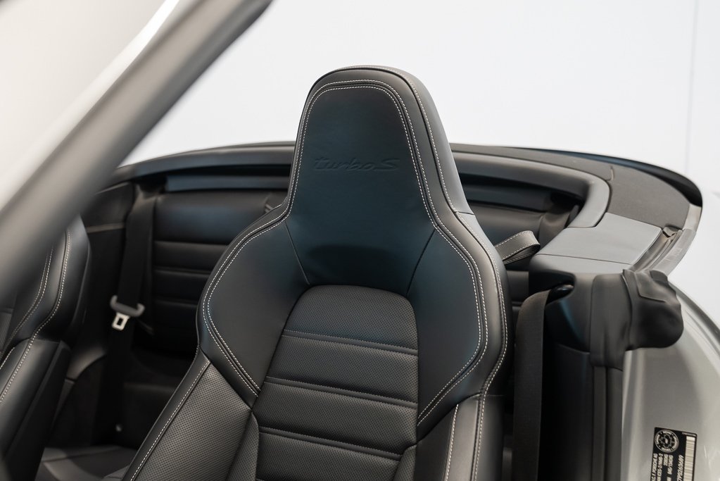 Porsche 911 Turbo S cabriolet 2023 Argent Kirkland - photo #13