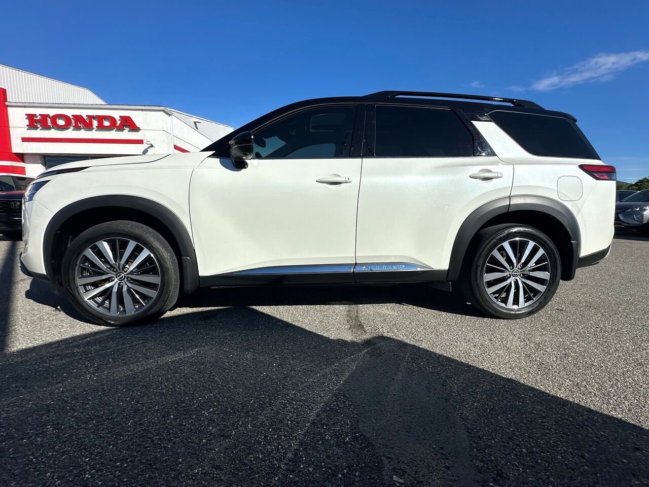 2022 NISSAN PATHFINDER PLATINUM PATHFINDER PLATINUM White Matane - photo #1