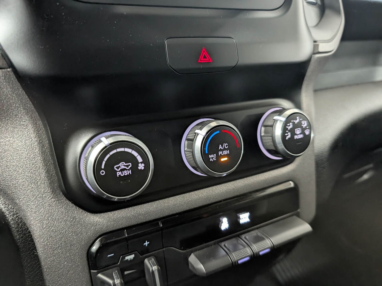 Ram 1500 Tradesman/AC/BLUETOOTH/CAMERA DE RECUL/PHARES AUTOMATIQUES 2020 Gris Sherbrooke - photo #19