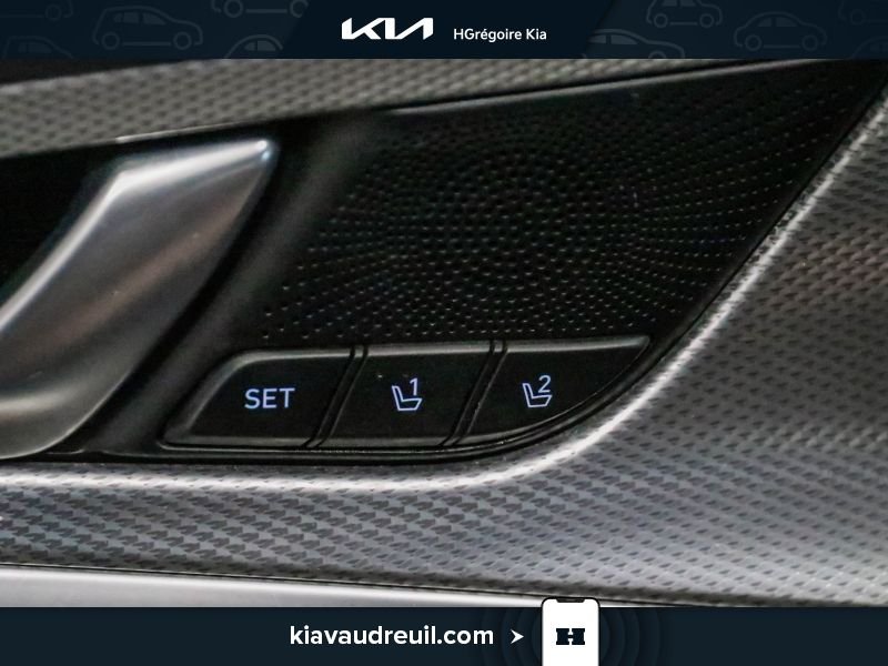 2022 Genesis G70 White Laval - photo #10
