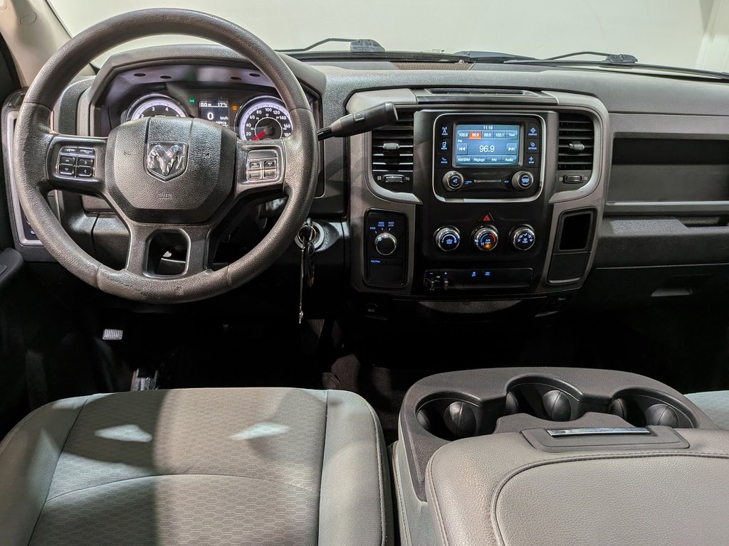 2018 Ram 1500 Express 4x4 Quad Cab 6'4" Box *Ltd Avail* Black Val-David - photo #25