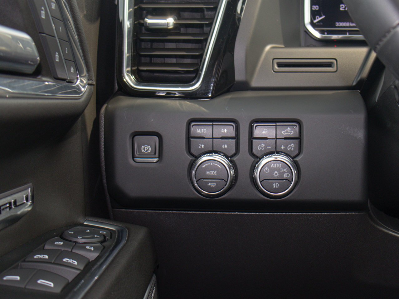 2024 GMC Sierra 1500 4WD Crew Cab 147 Denali White Sherwood Park - photo #23