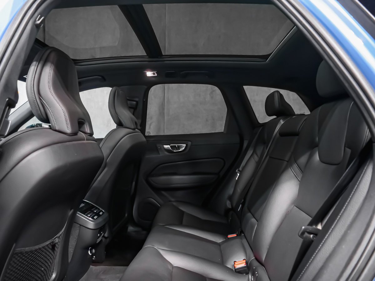 Volvo XC60 R-Design 2020 Montréal - photo #11