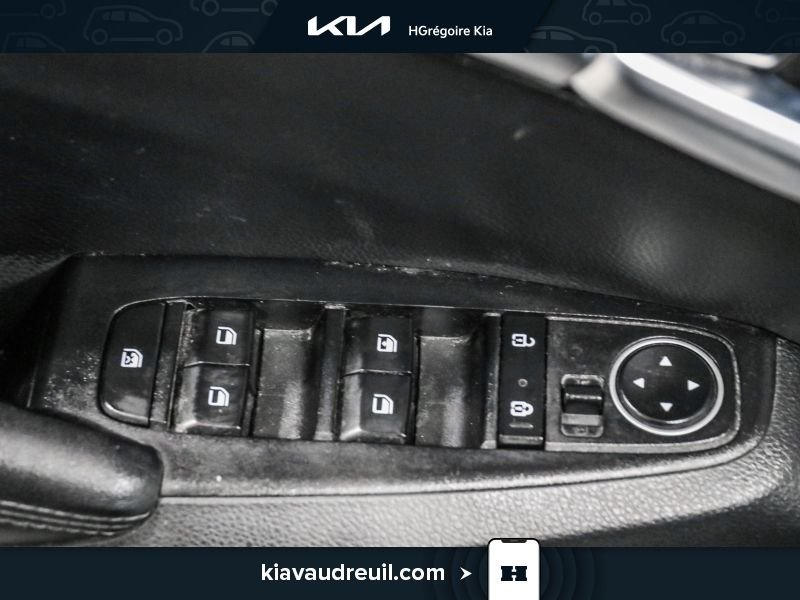 2023 Kia Seltos Silver Laval - photo #10