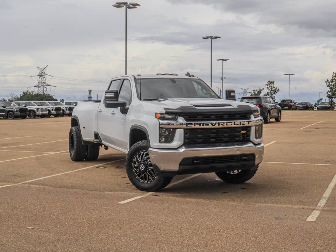 2020 Chevrolet Silverado 3500HD 4WD Crew Cab 172 LT White Sherwood Park - photo #1